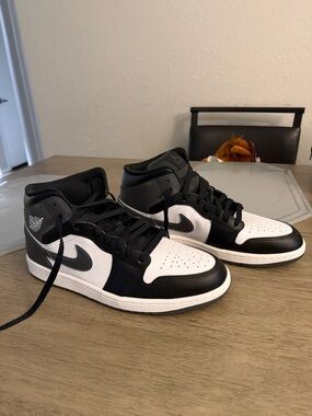 Nike Black and White Men's Mid-Top Athletic Sneakers